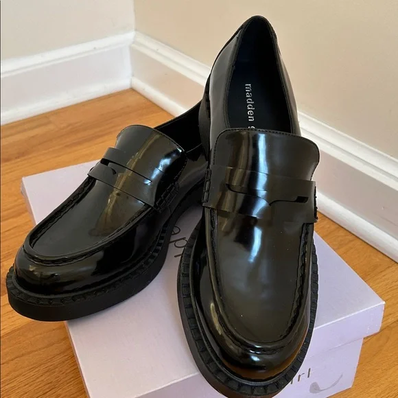 Madden Girl Ambrosse Loafers - Picture 2 of 15